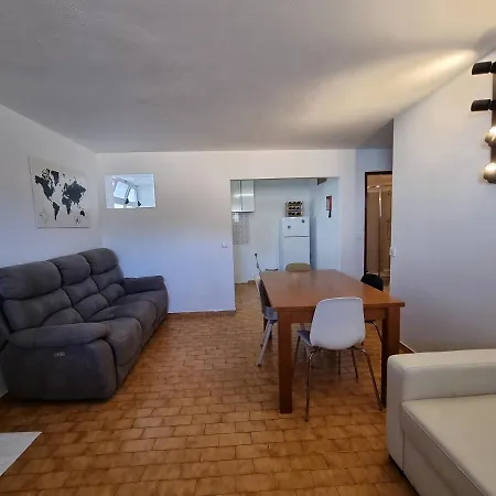 Aaa Awesome Apartment