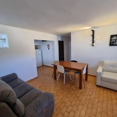 Aaa Awesome Apartment